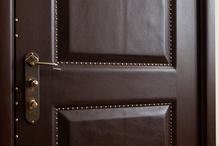 Capitonner une porte acoustique : guide pas à pas 2026